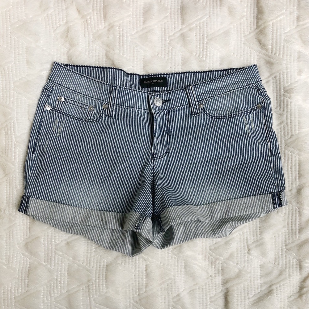 BANANA REPUBLIC striped shorts